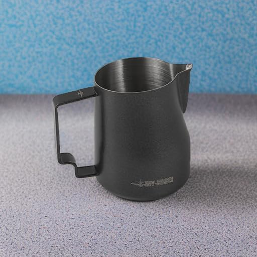 MHW-3BOMBER Milk Frothing Pitcher 450ml/15.2oz Milk Frother Cup Espresso Steaming Pitcher Stainless Steel Milk Frother Cup Barista Latte Art Round Spout Milk Jug P6005MB